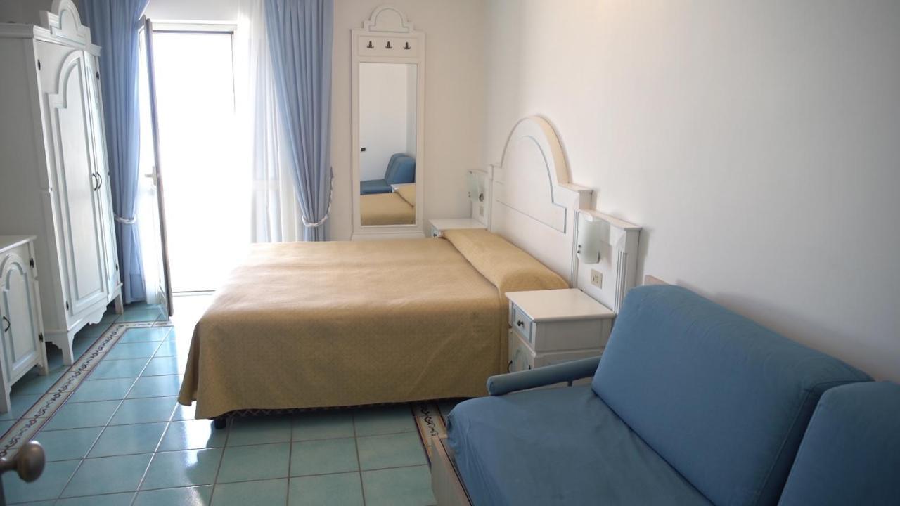 Hotel Isolabella Вентотене Екстер'єр фото