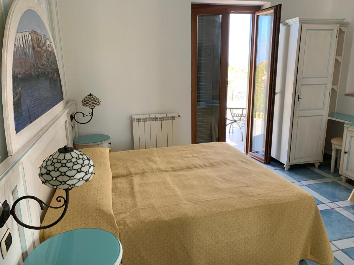 Hotel Isolabella Вентотене Екстер'єр фото