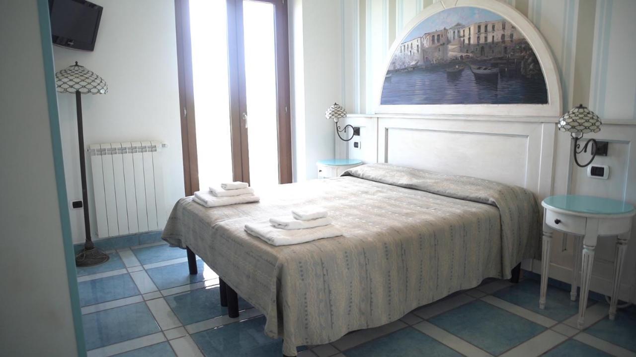 Hotel Isolabella Вентотене Екстер'єр фото
