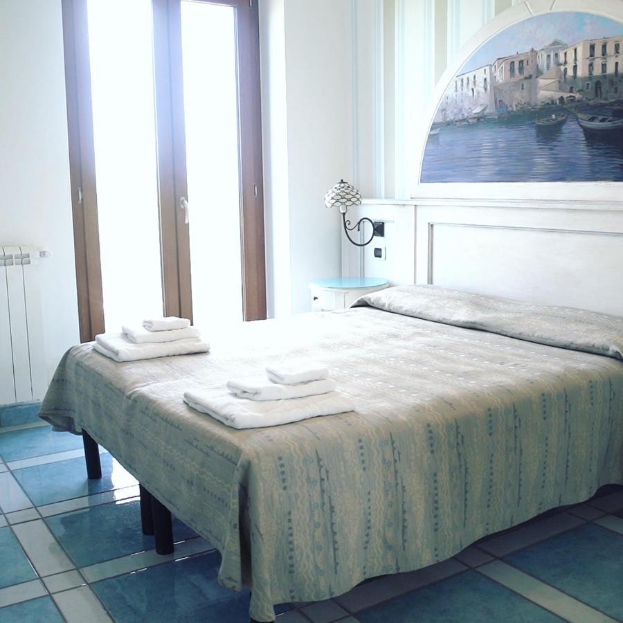 Hotel Isolabella Вентотене Екстер'єр фото